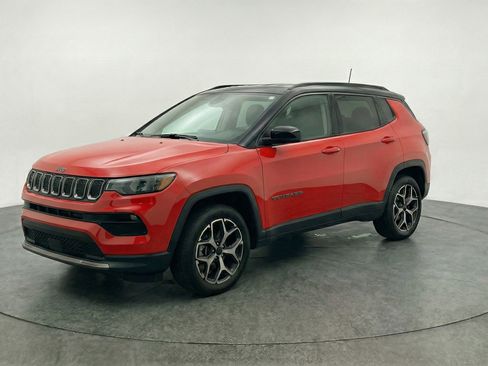 Used 2025 Jeep Compass Limited AWD/4WD image 3