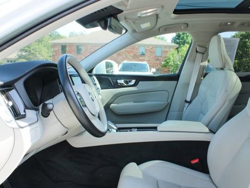 Used 2022 Volvo XC60 B5 Inscription w/ Advanced Package AWD/4WD image 13