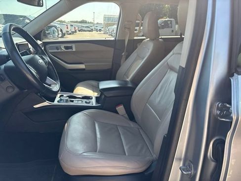 Used 2022 Ford Explorer Limited w/ Hybrid Equipment Group 310A AWD/4WD image 9