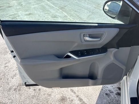 Used 2017 Toyota Camry LE FWD image 13
