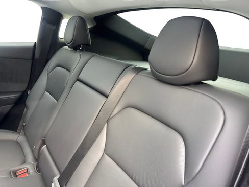 Used 2026 Tesla Model Y Long Range RWD image 33