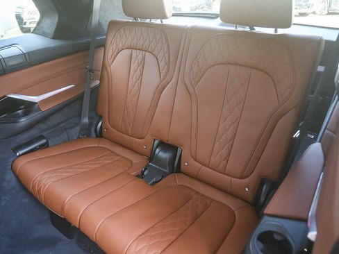 Used 2025 BMW X7 M60i image 16