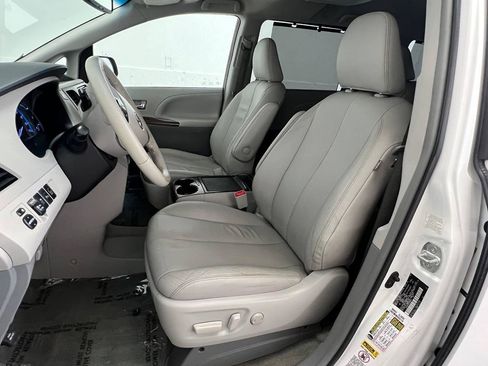 Used 2014 Toyota Sienna XLE w/ Entertainment Package AWD/4WD image 8