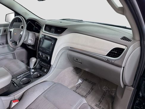Used 2017 Chevrolet Traverse LT image 29