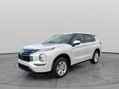 New 2025 Mitsubishi Outlander ES