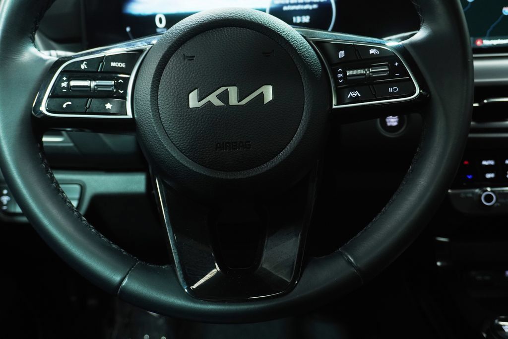 Used 2024 Kia Seltos EX AWD/4WD image 16