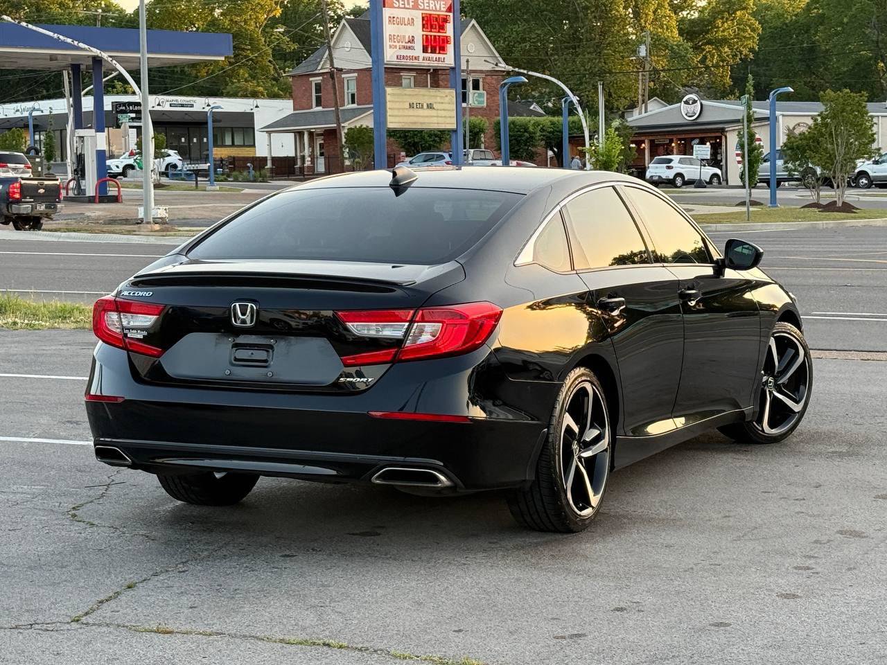 Used 2019 Honda Accord Sport image 2