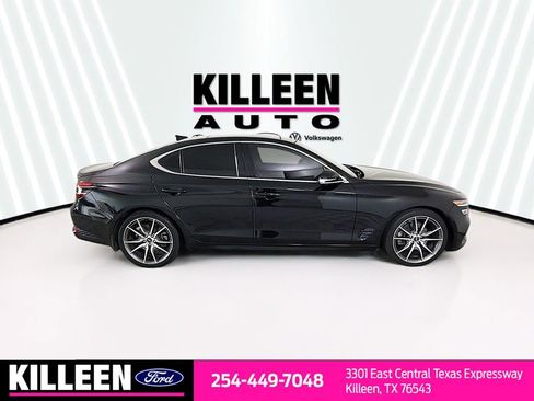 Used 2022 Genesis G70 2.0T w/ Prestige Package RWD image 9