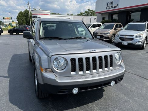Used 2017 Jeep Patriot Latitude AWD/4WD image 4