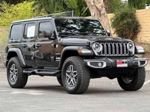 Used 2024 Jeep Wrangler Unlimited Sahara AWD/4WD image 9