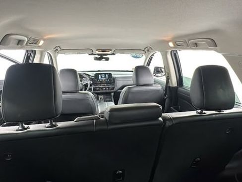Certified 2025 Nissan Pathfinder SL image 19