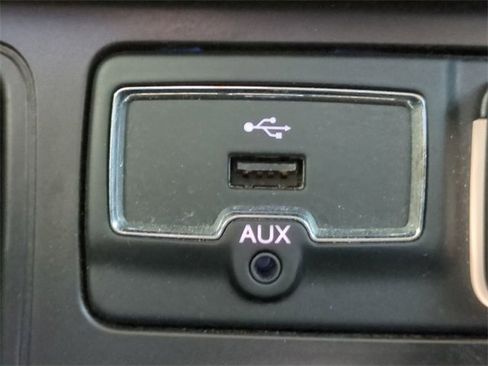 Used 2020 Jeep Renegade Latitude w/ Popular Equipment Group image 19