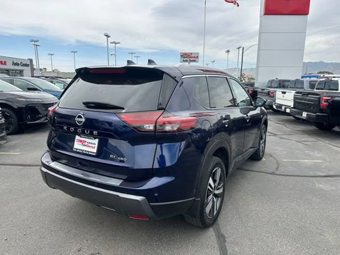 Used 2025 Nissan Rogue SL w/ Tech Package AWD/4WD image 11