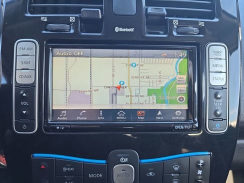 Used 2016 Nissan Leaf SV FWD image 25