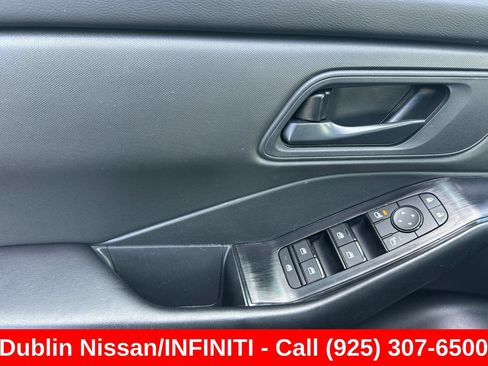 Used 2025 Nissan Rogue S FWD image 12