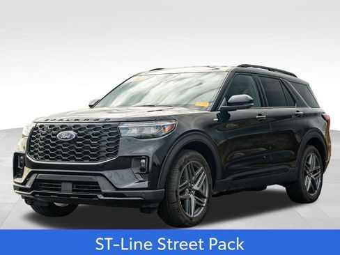 Used 2025 Ford Explorer ST-Line w/ ST-Line Street Pack image 3