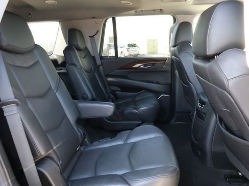 Used 2020 Cadillac Escalade Luxury image 30