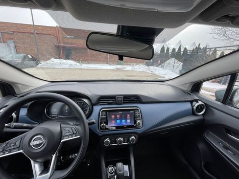 Used 2025 Nissan Versa SV image 32