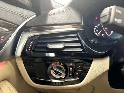 Used 2019 BMW M550i xDrive w/ Premium Package image 18