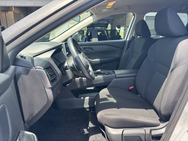 Used 2024 Nissan Rogue S AWD/4WD image 9