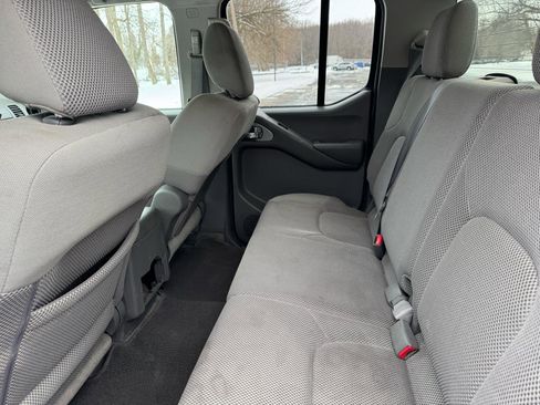 Used 2010 Nissan Frontier SE AWD/4WD image 37