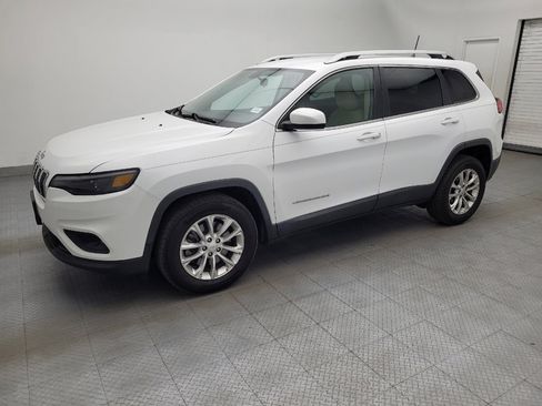 Used 2019 Jeep Cherokee Latitude w/ Cold Weather Group FWD image 2