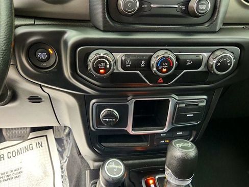 Used 2018 Jeep Wrangler Sport AWD/4WD image 17