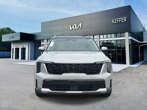 Used 2024 Kia Sorento S w/ Panoramic Sunroof Package FWD image 3