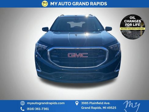 Used 2021 GMC Terrain SLE w/ Driver Convenience Package image 3