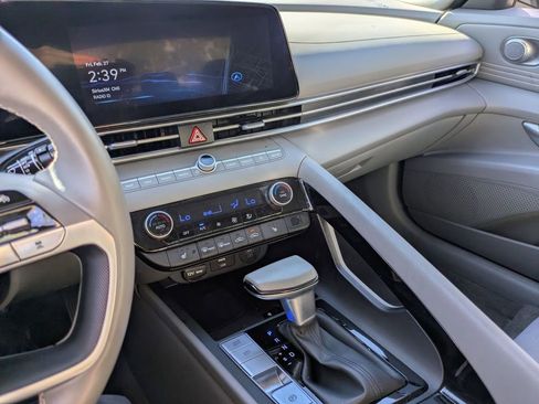 Used 2025 Hyundai Elantra SEL image 20