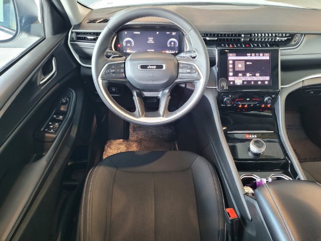 Used 2023 Jeep Grand Cherokee L Laredo AWD/4WD image 16