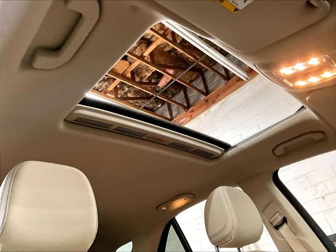 Used 2025 Mercedes-Benz GLE 350 4MATIC image 23