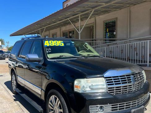Used 2008 Lincoln Navigator 2WD image 2