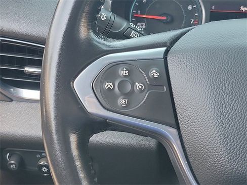 Used 2022 Chevrolet Traverse LT image 9