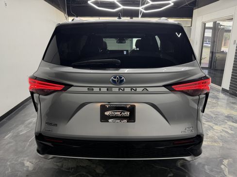 Used 2023 Toyota Sienna XSE AWD/4WD image 9