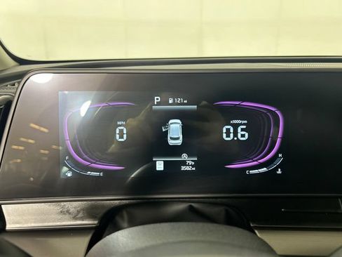 Used 2025 Kia Sportage EX FWD image 16