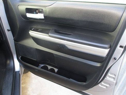 Used 2014 Toyota Tundra SR5 w/ SR5 Upgrade Package RWD image 17