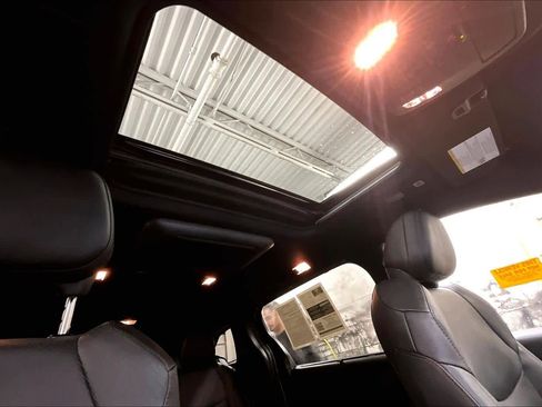 Used 2025 Toyota Sienna Platinum image 14