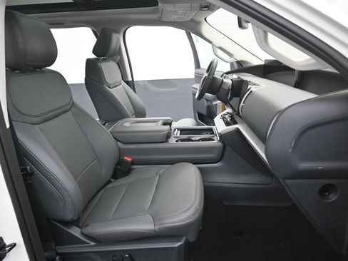 New 2025 Ford Expedition Active RWD image 16