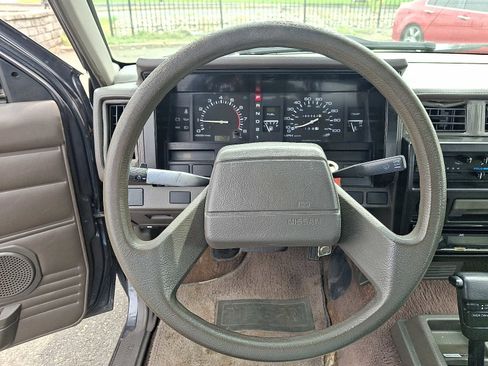 Used 1991 Nissan Pickup 2WD King Cab image 23