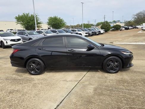 Used 2023 Hyundai Elantra SEL w/ Preferred Accessory Package image 23