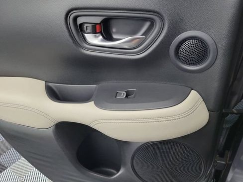 Certified 2025 Honda HR-V EX-L image 17