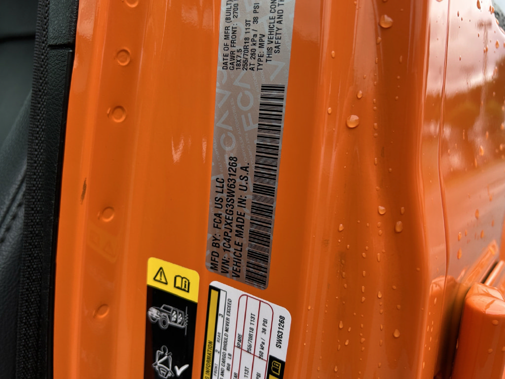 Used 2025 Jeep Wrangler Unlimited Sahara AWD/4WD image 36