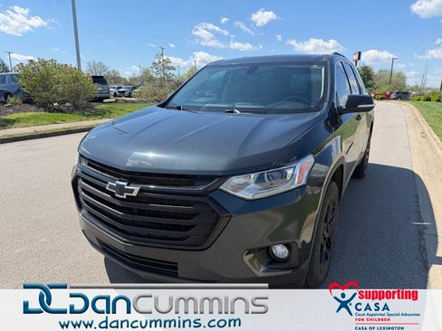 Used 2021 Chevrolet Traverse LT image 1