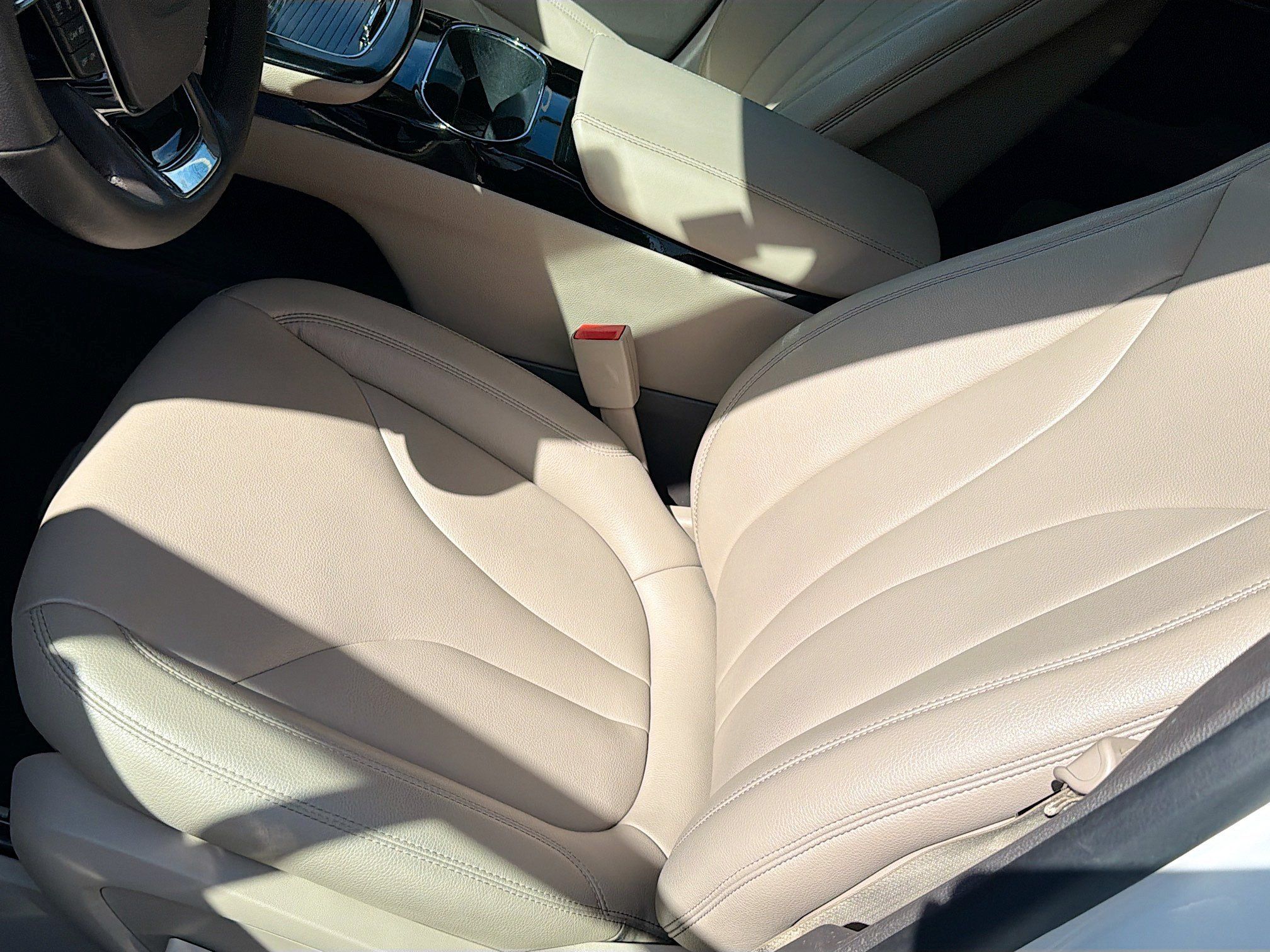 Used 2023 Lincoln Nautilus FWD w/ Premium Package image 19