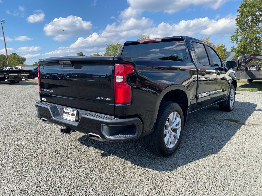 Used 2020 Chevrolet Silverado 1500 Custom w/ Custom Value Package RWD image 3
