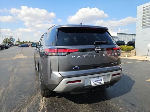 New 2025 Nissan Pathfinder Platinum image 3