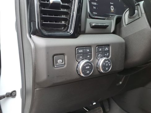 Used 2025 GMC Sierra 2500 AT4 w/ Technology Package image 10