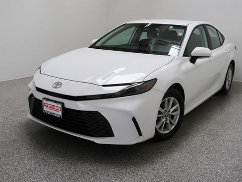 Used 2025 Toyota Camry LE FWD image 2