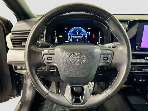 Used 2025 Toyota Camry LE image 9